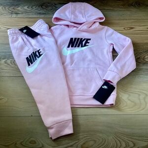 Nike toddler girls hoodie & matching jogger outfit size 4T(NWT)~PRICE IS FIRM~